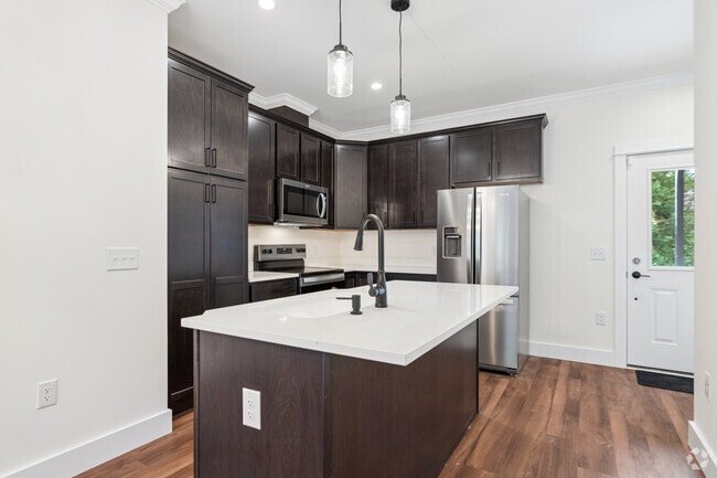2BR, 1.5BA - 1138SF - Kitchen - The Gatehouse