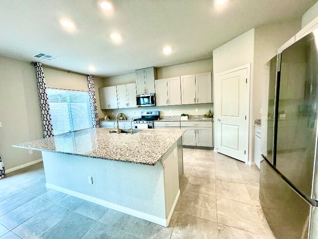 Foto del edificio - 4039 Lady Fern Ave