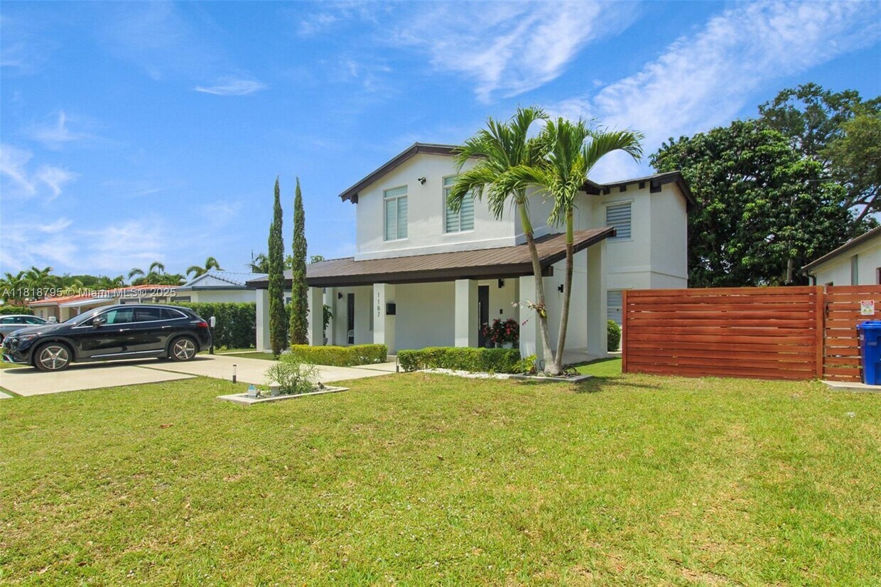 Foto principal - 1187 NE 182nd St