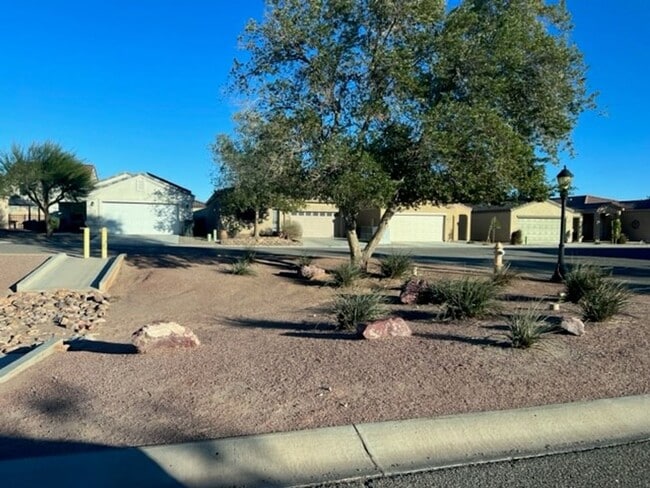 Building Photo - 3br 2Ba 2-Story Home with fenced yard and garage Near Golf Course, Rotary Park