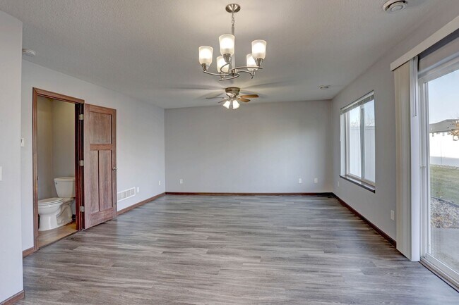 Building Photo - 121 Osprey Path