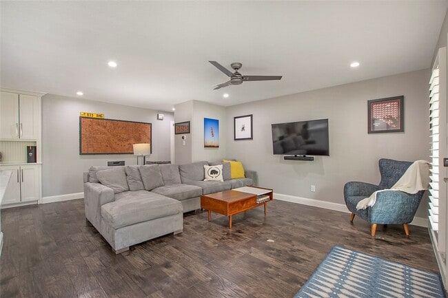 Foto del edificio - 3512 Colgate Ln