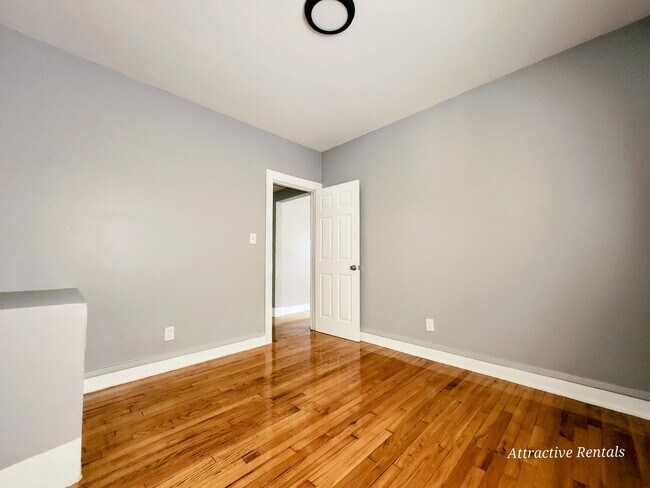 Foto del edificio - 1615 W 78th St