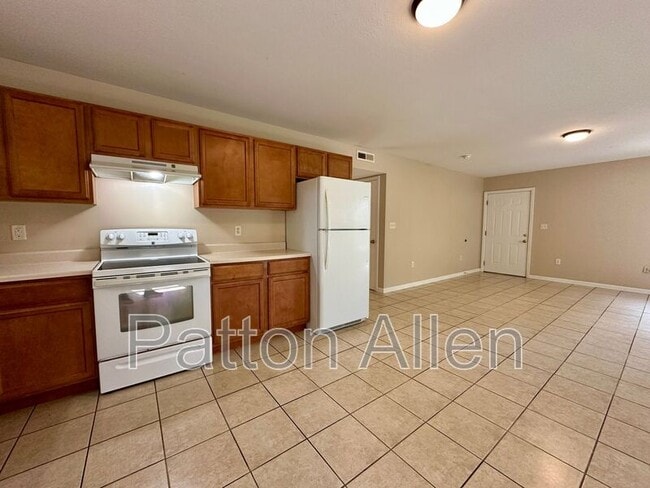 Building Photo - 2 Zell Ln
