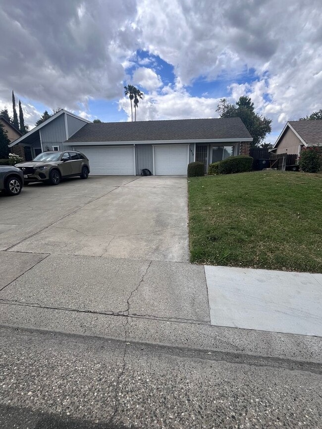 Building Photo - 7915 Zenith Dr