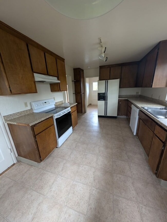 Foto del edificio - Single story country home with breathtaking views!