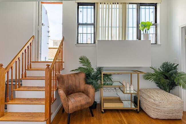 Foto del edificio - 458 W 52nd St