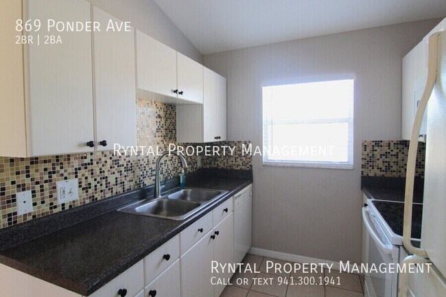 Foto del edificio - 869 Ponder Ave