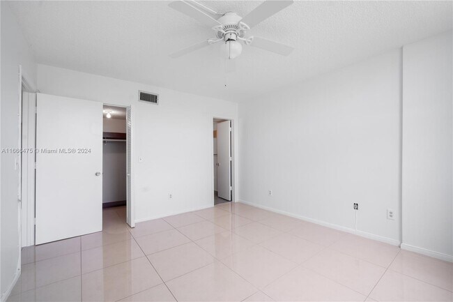 Building Photo - 6550 Royal Palm Blvd