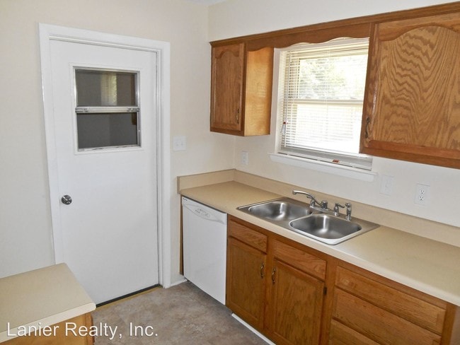 Building Photo - 3 br, 1 bath House - 127 Walz Circle
