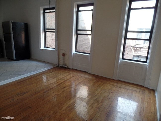 Building Photo - 3115 Broadway