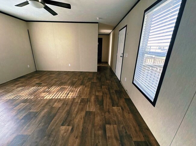 Building Photo - 1409 US-90