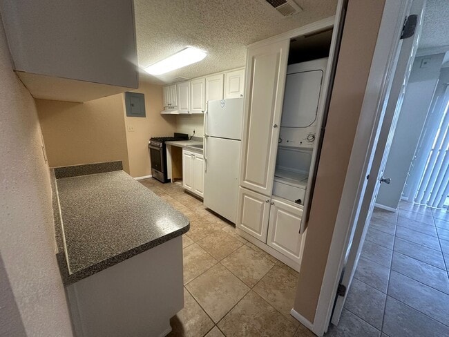 Foto del edificio - 2br - 1000ft2 - Affordable UPTOWN AREA 2 Full Suite UNIT ! WHY PAY MORE?