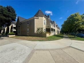300 E Chestnut Ave