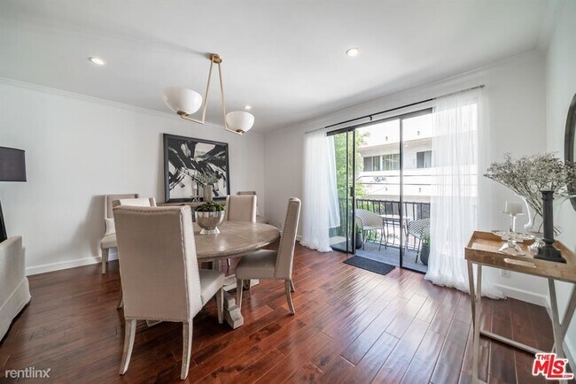 Foto del edificio - 3 br, 2 bath Condo - 126 N Croft Ave Apt 202