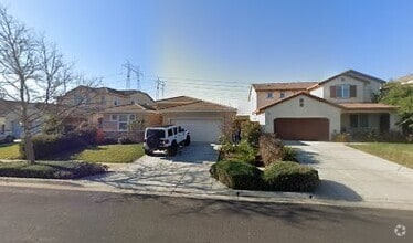 Building Photo - 1537 Sycamore Dr