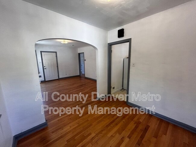 Building Photo - 2111 S Emerson St