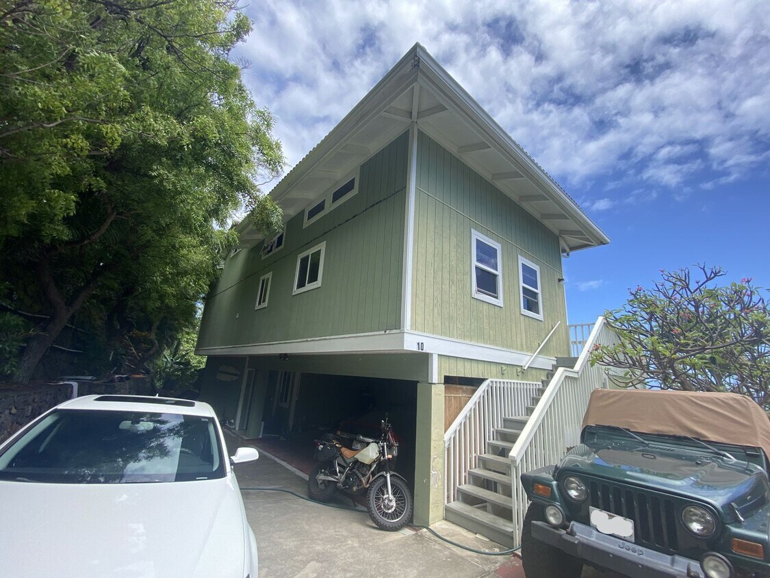 Primary Photo - For Rent - 983 Aalapapa Dr. (Upper, Lower)