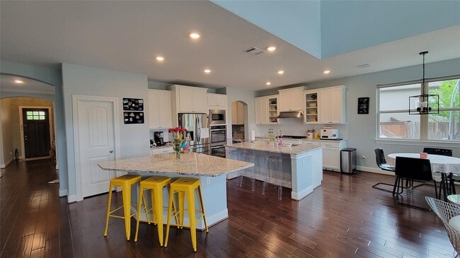 Building Photo - 15824 Cinca Terra Dr