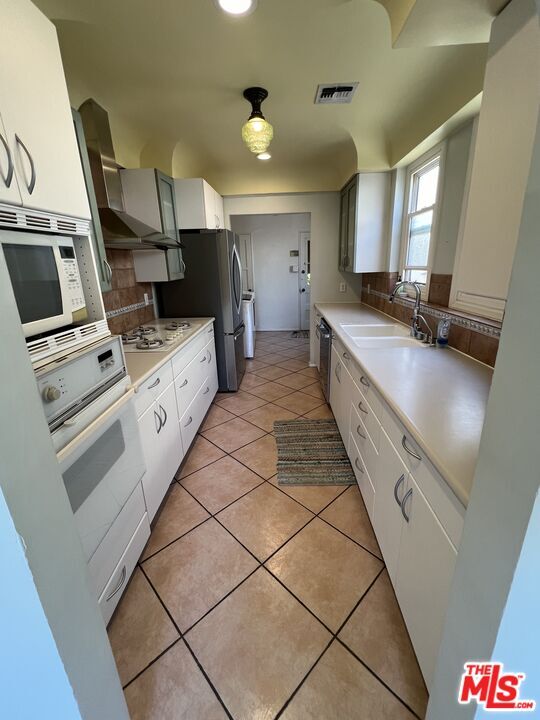 Foto del edificio - 8309 Blackburn Ave
