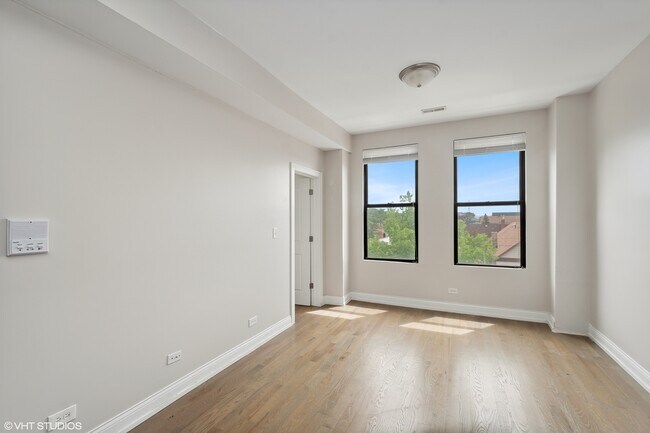 Building Photo - 2316 S Leavitt St