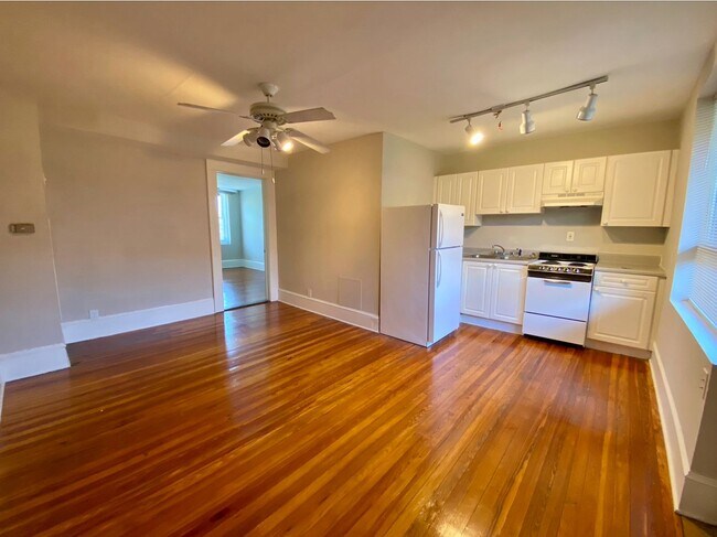 Foto del edificio - Quaint & Unique One Bedroom Apartment in Poncey-Highland