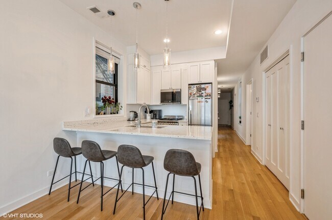 Building Photo - 1022 N Ashland Ave