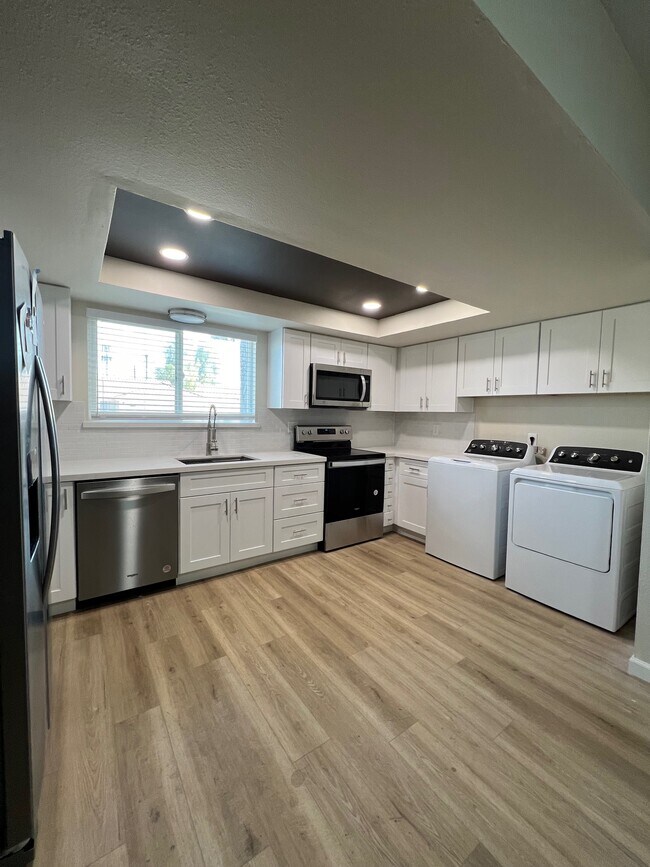 Cocina II - 1078 W Flint St