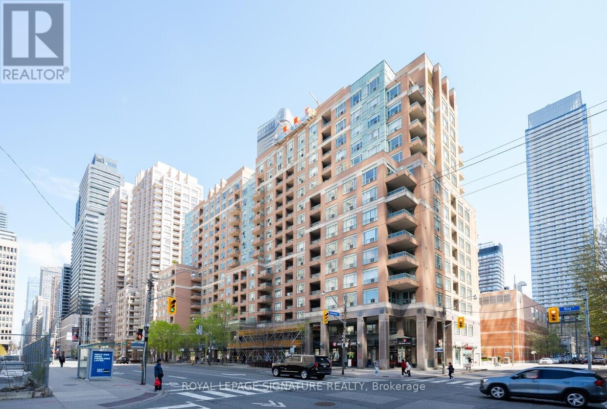 Photo principale - 889-889 Bay St.