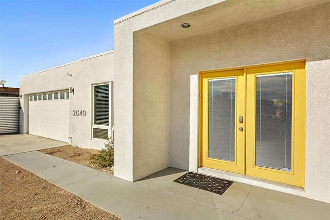 Building Photo - 2040 E Joyce Dr