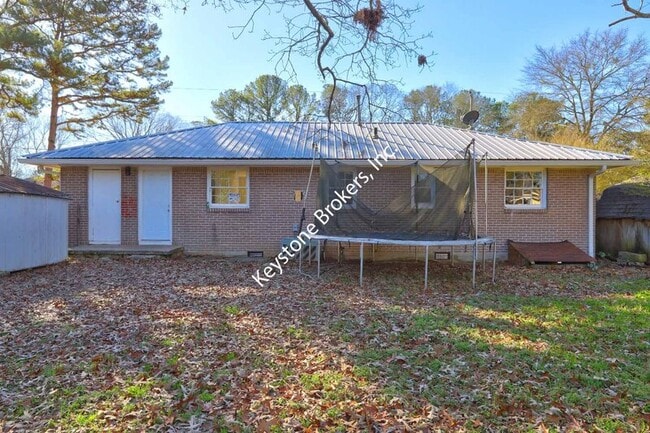 Building Photo - 758 King Rd