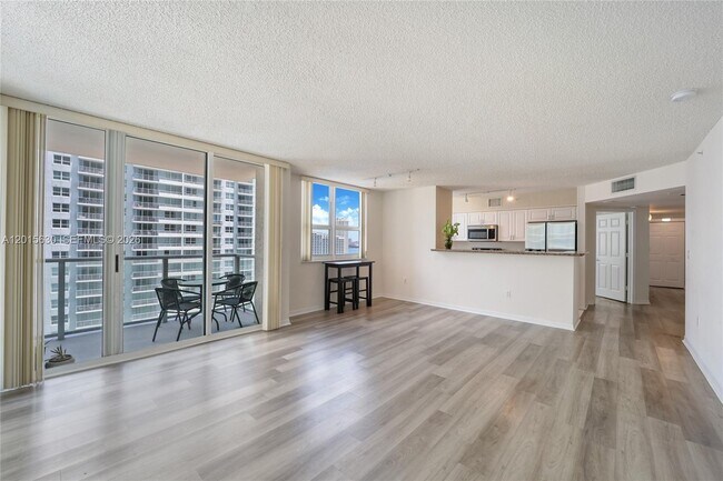 Foto del edificio - 1155 Brickell Bay Dr
