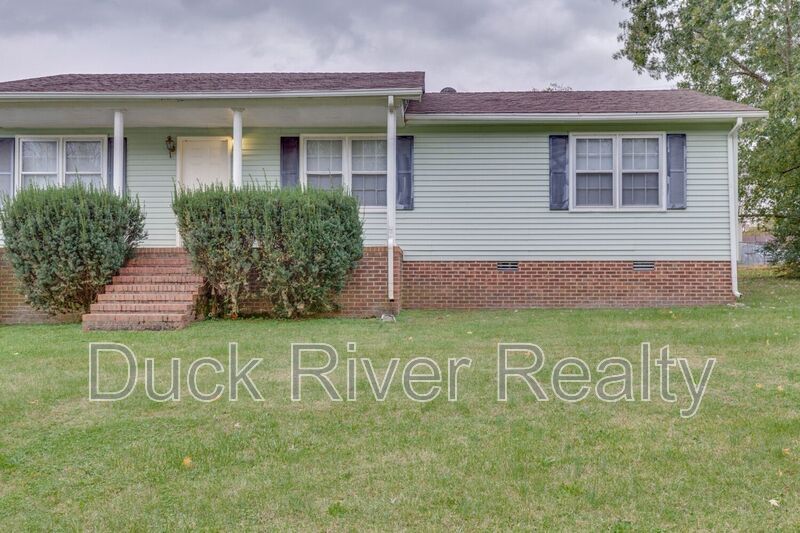 Primary Photo - 525 Woods Dr