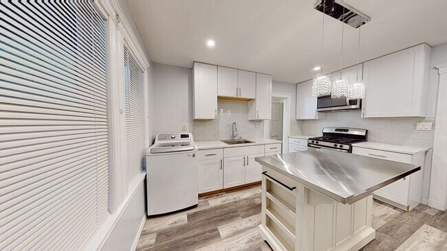 Building Photo - 32 Gartland St