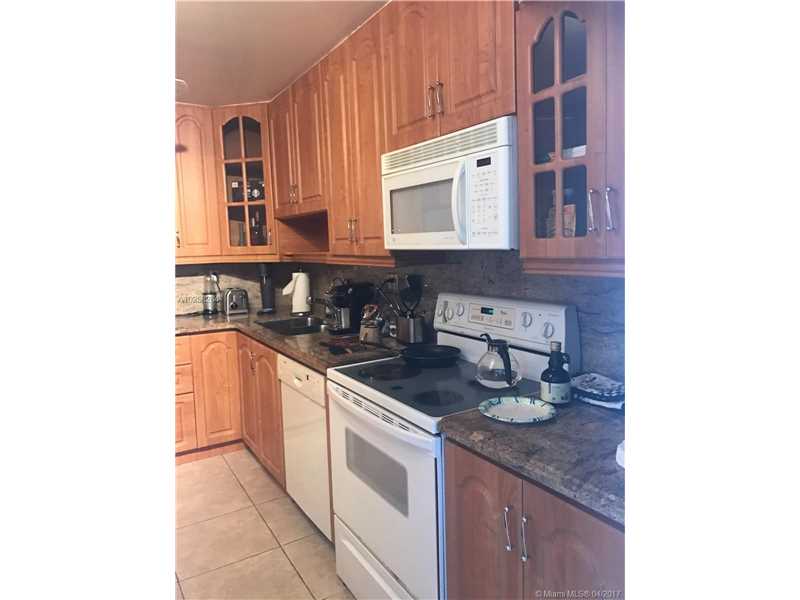 Foto principal - 1833 S Ocean Dr