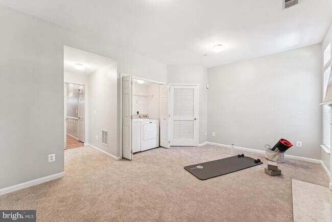 Foto del edificio - 2928 Huntington Grove Square
