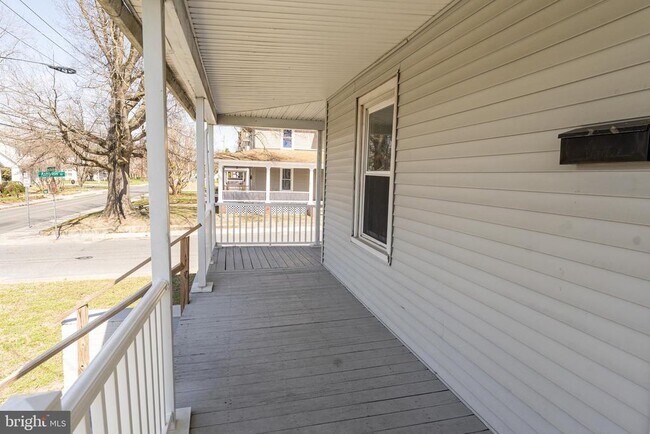 Foto del edificio - 915 N Division St