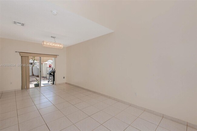 Foto del edificio - 4959 SW 128th Terrace