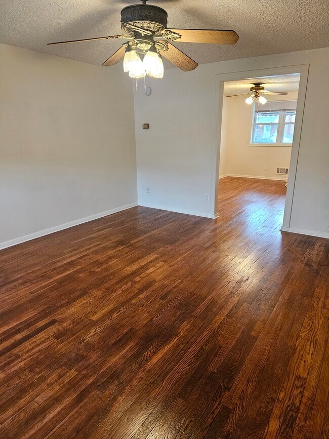 Foto del edificio - 7837 Kavanagh Rd