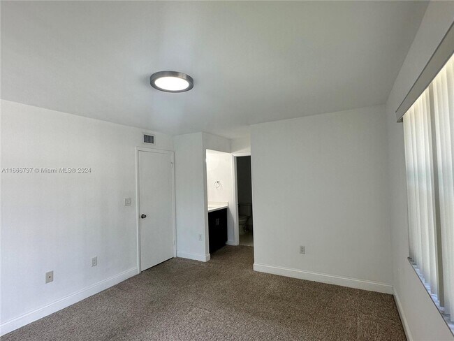 Foto del edificio - 8610 SW 212th St