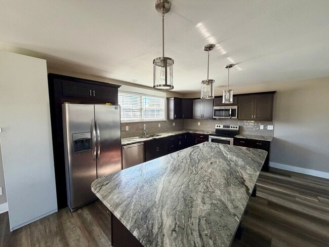 Building Photo - Single-Family House for Rent