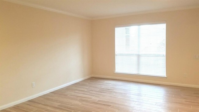 Building Photo - 1860 White Oak Dr