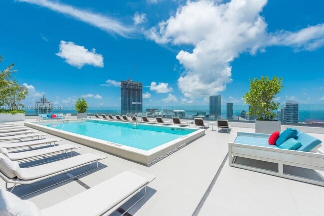 Foto del edificio - 45 SW 9th St
