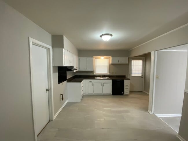 Building Photo - 1436 Lehr Dr - Available Now!