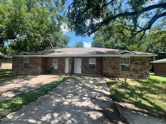 Building Photo - 1409 Hopi Trail