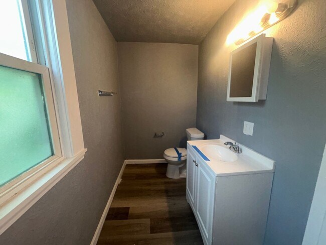 Foto del edificio - Charming 3-Bedroom Property in Prime Location