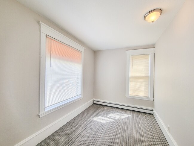 Foto del edificio - 644 Van Buren St NE