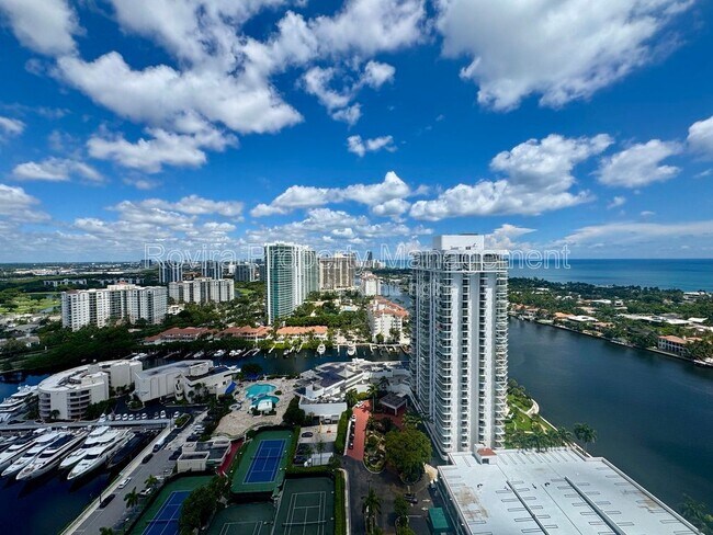 Foto del edificio - 19667 Turnberry Way