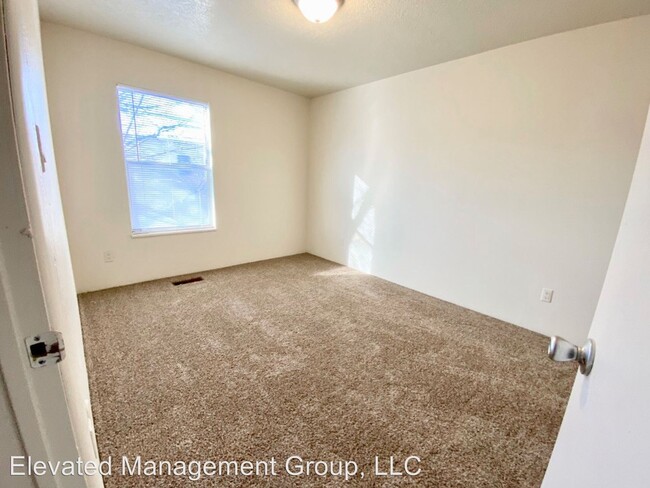 Building Photo - 2306 Chelwood Park Blvd NE