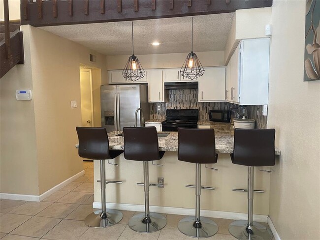Foto del edificio - 12218 Copper Tree Pvt Ln
